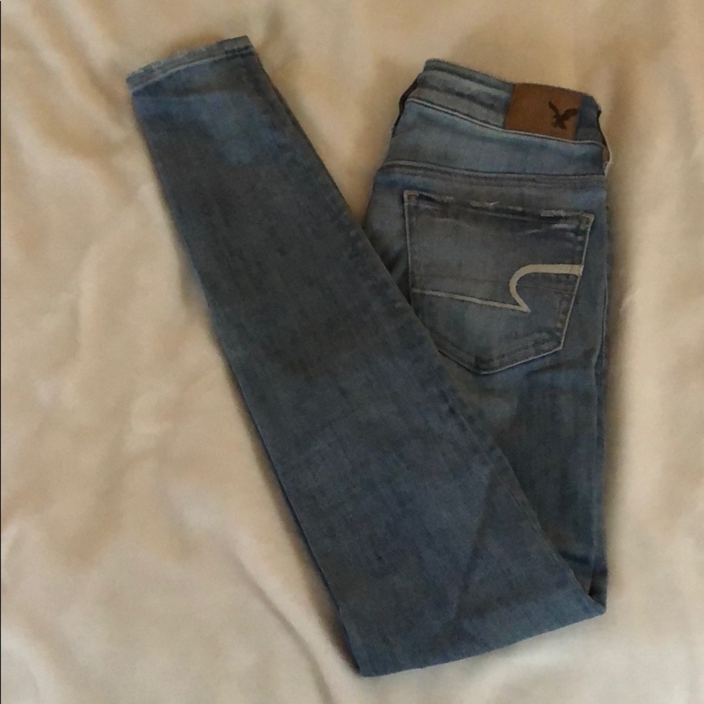 American eagle light washed jeans.